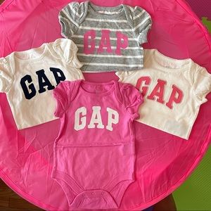 Baby girl Gap short sleeve onesie 4pk BRAND NEW